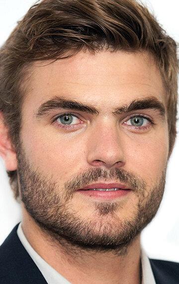 Alex Roe