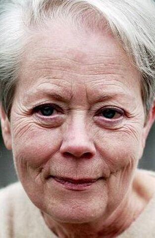 Annette Crosbie