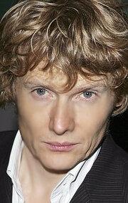 Julian Rhind-Tutt