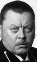 Hywel Bennett