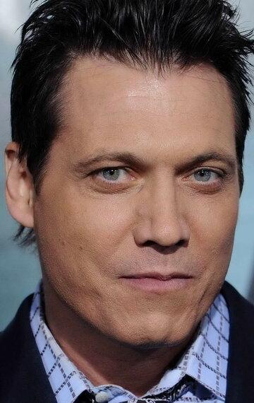 Holt McCallany