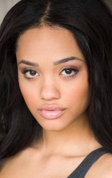 Kiersey Clemons