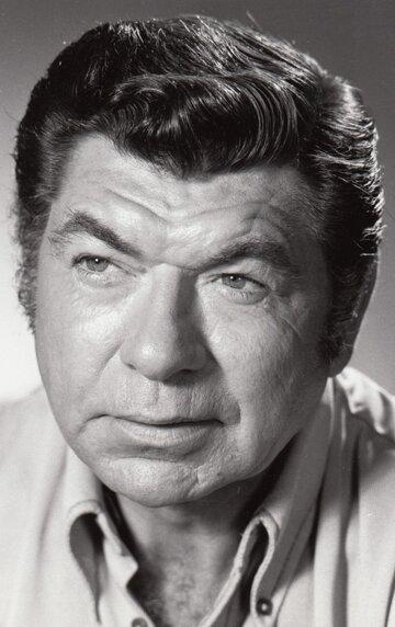 Claude Akins