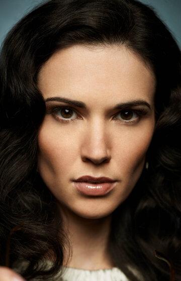 Laura Mennell