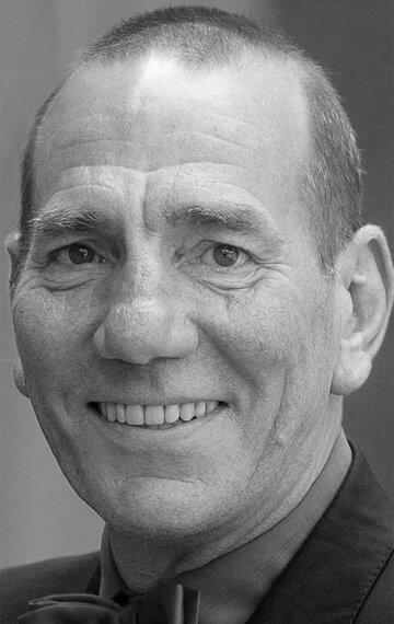 Pete Postlethwaite