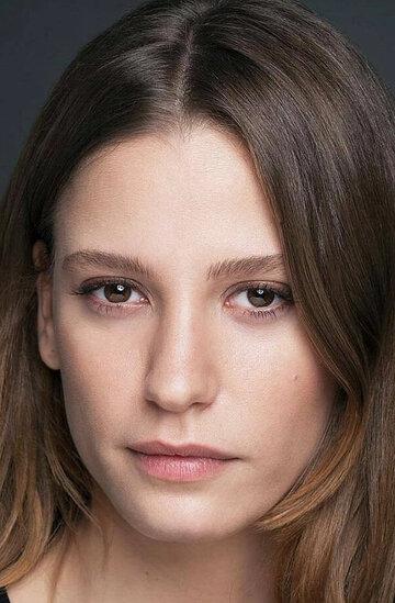 Serenay Sarikaya