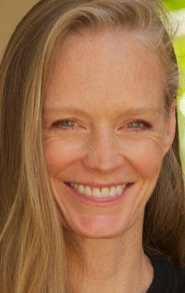 Suzy Amis